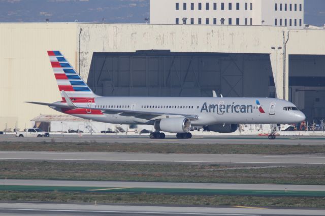 Boeing 757-200 (N936UW)