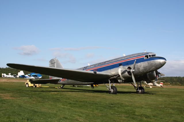 Douglas DC-3 (N15MA)