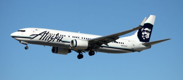 Boeing 737-700 (N524AS) - Landing 30L, 07/08/2012