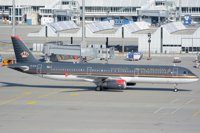Airbus A321 (JY-AYV)