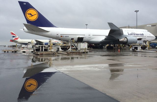 Boeing 747-400 (D-ABVR) - Reflecting on Boston !