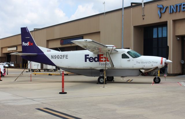 Cessna Caravan (N902FE)