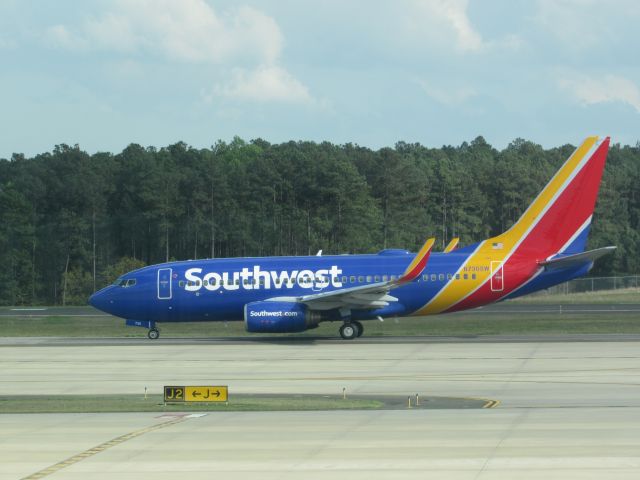 Boeing 737-700 (N730SW)