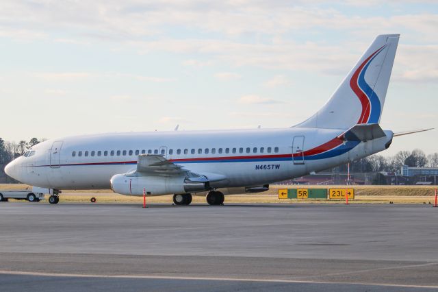 Boeing 737-200 (N465TW)