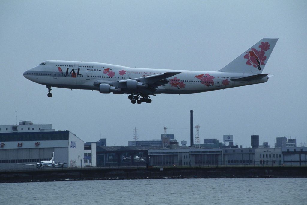 BOEING 747SR (JA8187) - Short Final at Tokyo-Haneda Intl Airport Rwy15 on 1995/06/11 " JAL Resort Express Okinawa c/s "