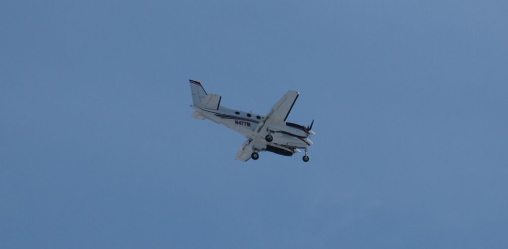 Beechcraft King Air 90 (N477M)