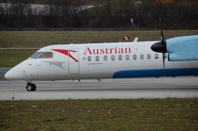 de Havilland Dash 8-400 (OE-LGM)