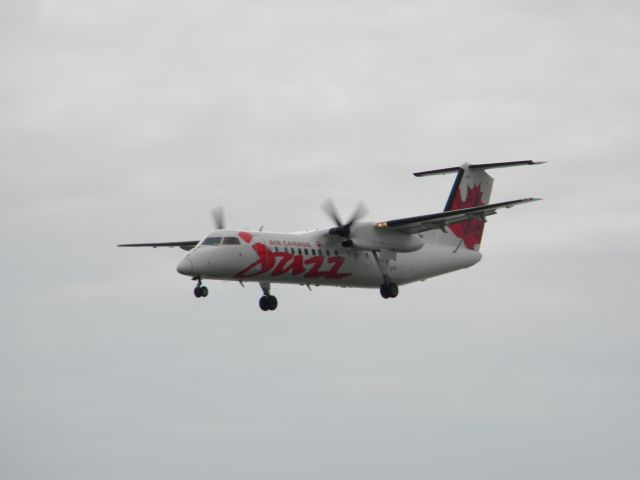 de Havilland Dash 8-300 (C-GHTA) - C-GHTA on short final runway 08L, inbound from Nanaimo (CYCD) as JZA262.