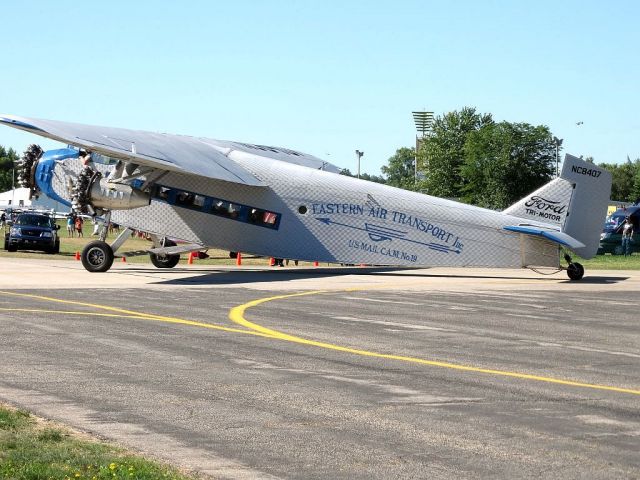 Ford Tri-Motor (N8407)