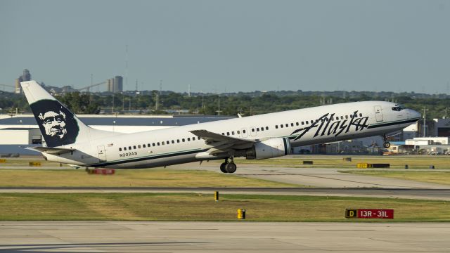 Boeing 737-900 (N302AS) - Departing 13Rbr /7/7/17