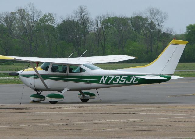 Cessna Skylane (N735JC) - Parked at Downtown Shreveport.