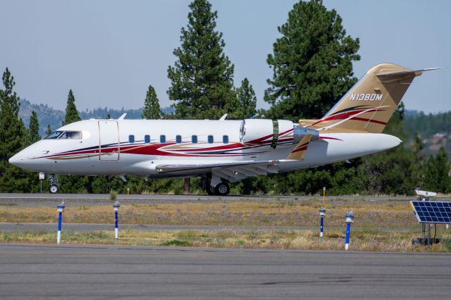 Canadair Challenger (N138DM)