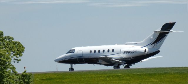 Hawker 800 (N609RC) - Taxiing for departure is this 2005 Raytheon Hawker 800XP in the Spring of 2022.