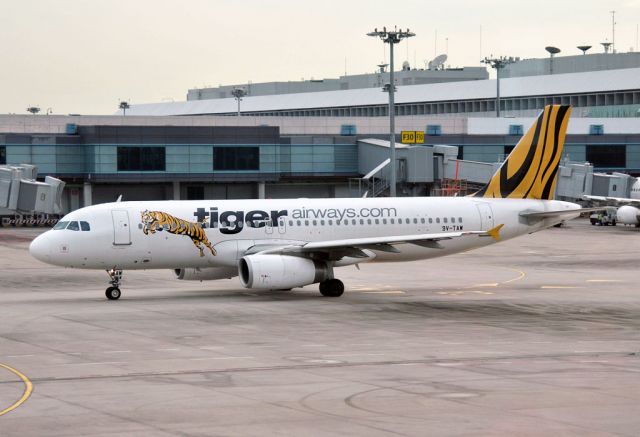 Airbus A320 (9V-TAW)
