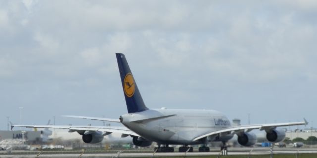 Airbus A380-800 (D-AIMB) - Up