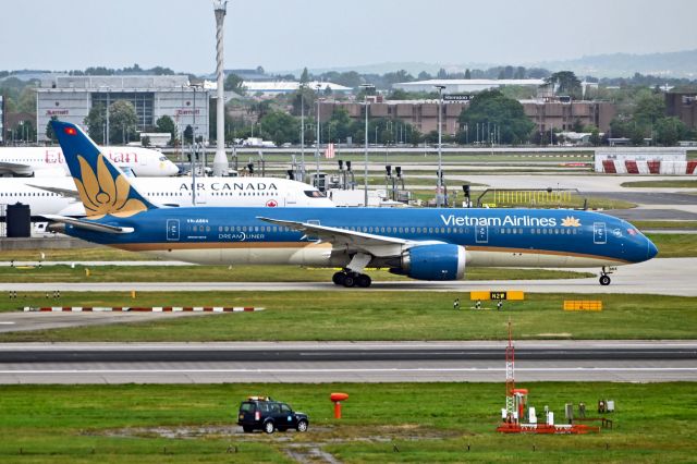 Boeing 787-9 Dreamliner (VN-A864)