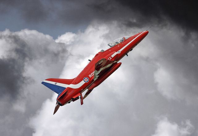 FUJI T1F (XX319) - Climbing to regroup with the rest of the RAF Red Arrows at The Duxford Airshow.