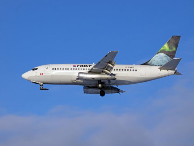 Boeing 737-200 (C-GNDC) - Spotting