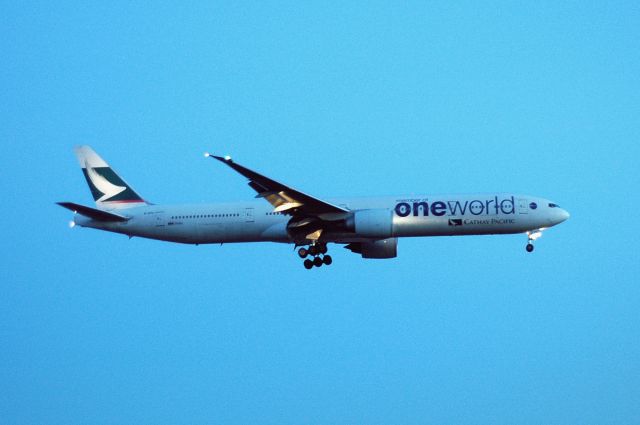 BOEING 777-300ER (B-KPL) - CX888 from HKG