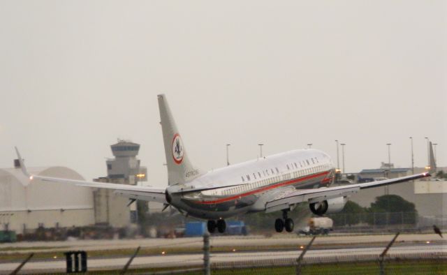Boeing 737-800 (N951AA)