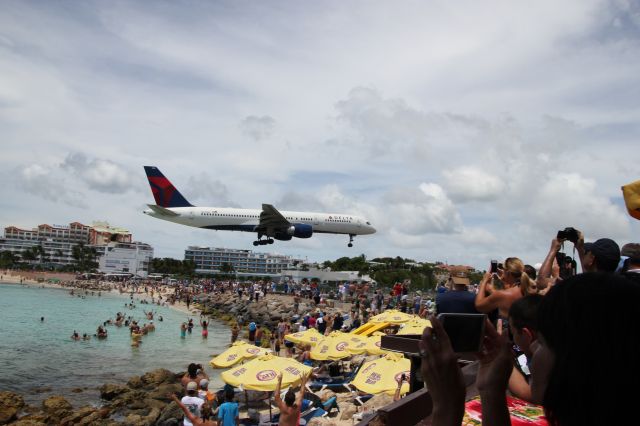 N6798D — - Delta 757-200 landing at Princess Juliana Airport St Martin 