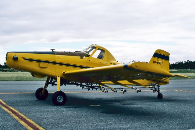 VH-MVU — - AIR TRACTOR AT-502 - REG : VH-MVU (CN 0112) - PARAFIELD AIRPORT ADELAIDE SA. AUSTRALIA - YPPF 10/9/1995 