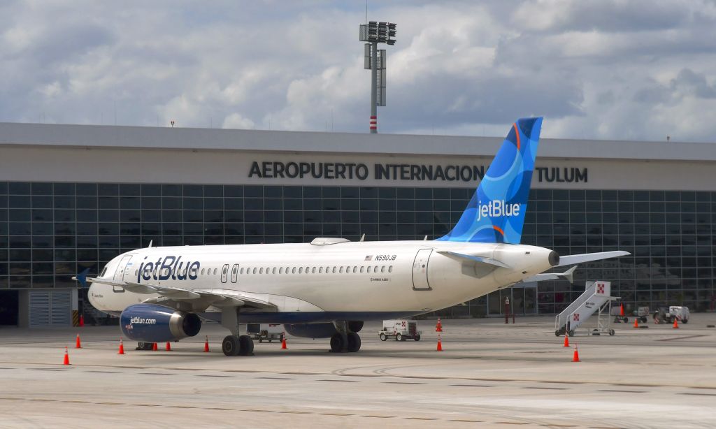 Airbus A320 (N590JB) - JetBlue Airbus A320-232 N590JB in Tulum 