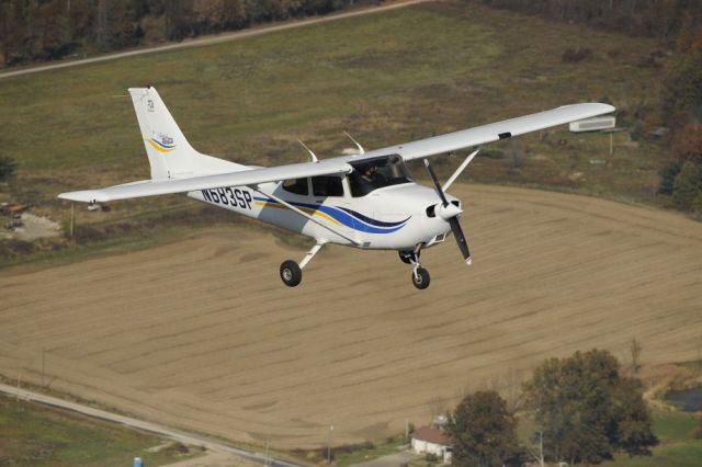 Cessna Skyhawk (N683SP)