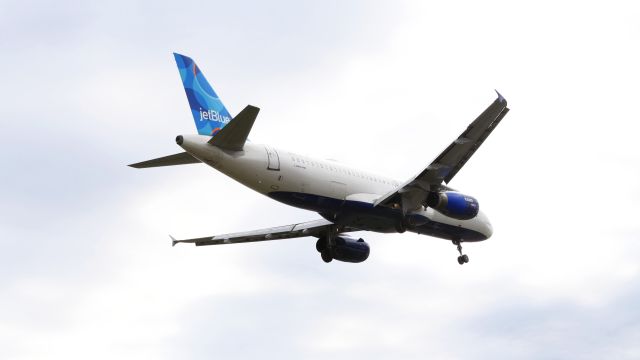 Airbus A320 (N625JB)