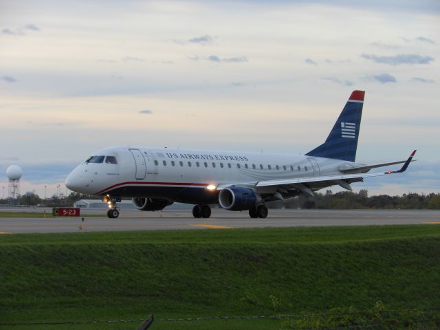 Embraer 170/175 (N125HQ)