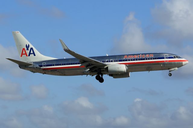 Boeing 737-800 (N802NN)