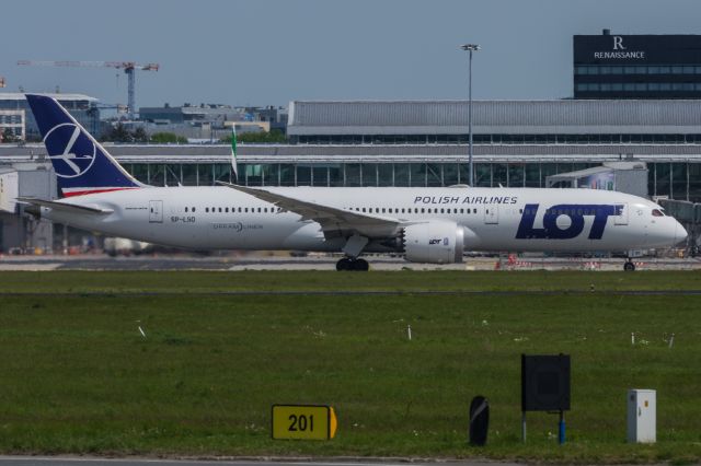 Boeing 787-9 Dreamliner (SP-LSD) - EPWA SPOTTING