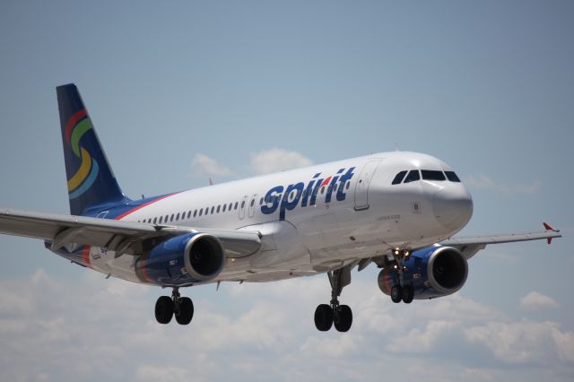 Airbus A320 (N607NK) - Landing on 35L.