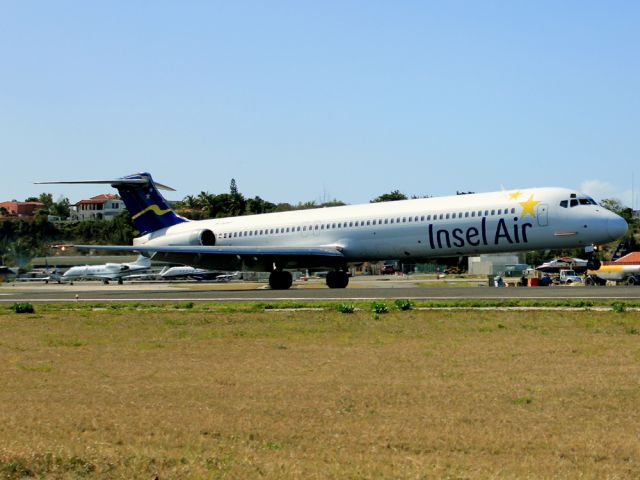 McDonnell Douglas MD-82 (PJ-MDC)