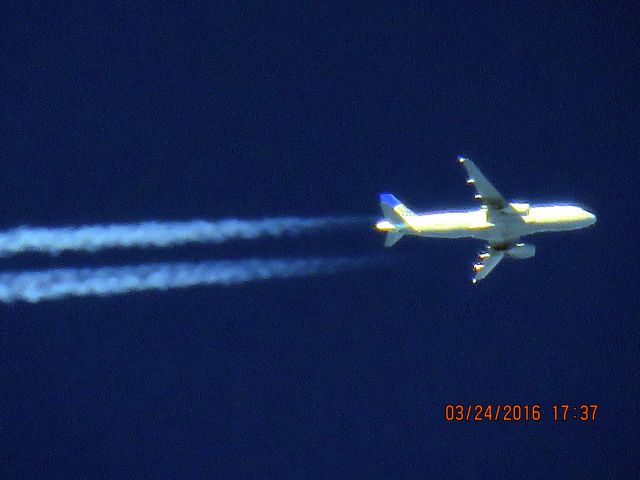 Airbus A320 (N484UA)