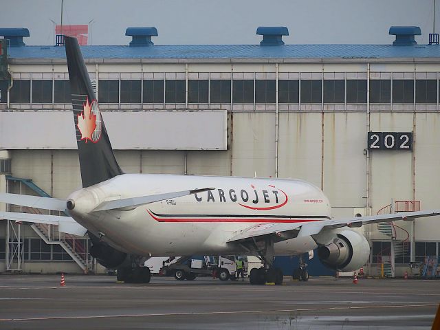 BOEING 767-300 (C-FCCJ) - I took this picture on May 17, 2020.br /W81486/17 NRT-YVR