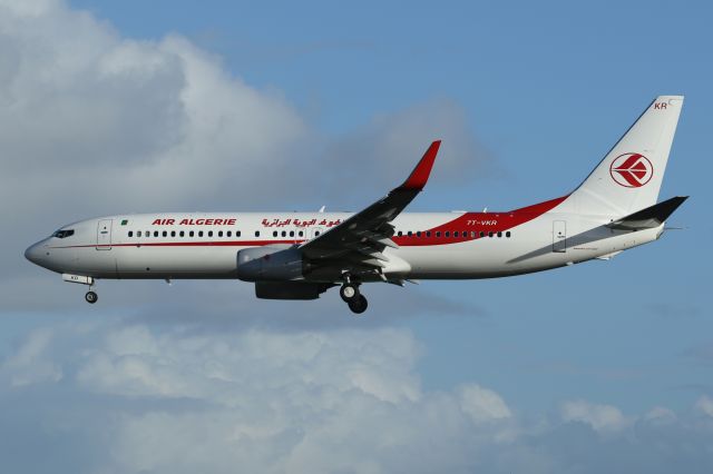 Boeing 737-800 (7T-VKR)