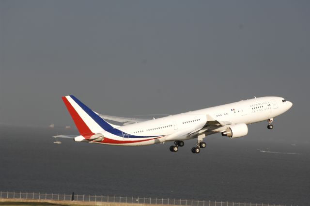 Airbus A330-200 (F-RARF) - Departure at HND Airport R/W16L on 2011/10/23 France Gvmt