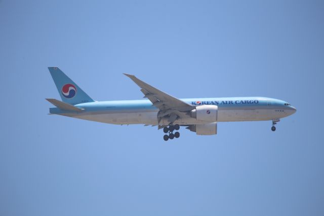 BOEING 777-200LR (HL8076)