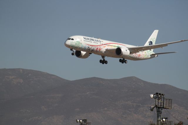Boeing 787-9 Dreamliner (XA-ADL) - FINAL APPROACH 27 MMTJ