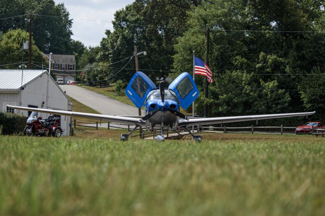 Cirrus SR-22 (N2225)