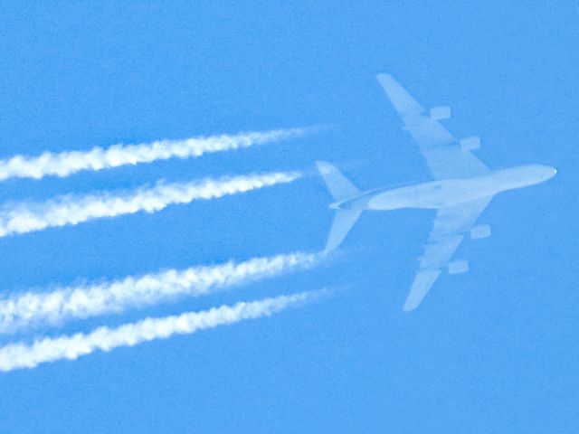 Airbus A380-800 (9V-SKJ) - Caught! Singapore Airlines Airbus A380-841 9V-SKU, flying over Bandung airspace. When en route to Singapore Changi from Sydney as SQ232