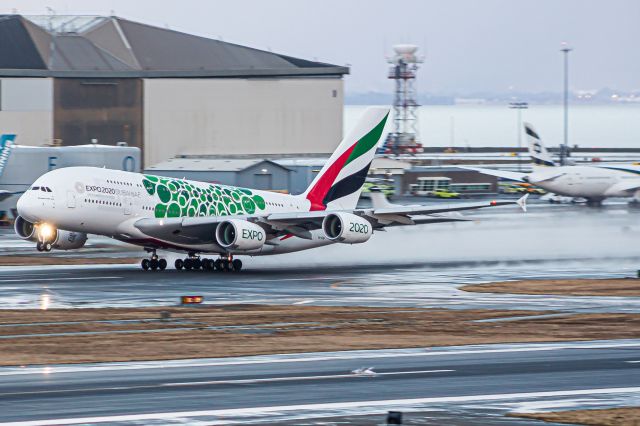 Airbus A380-800 (A6-EON)