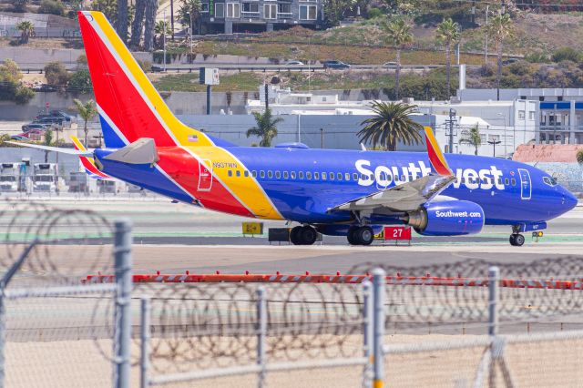 Boeing 737-700 (N937WN) - Southwest 2002 departing to Chicago