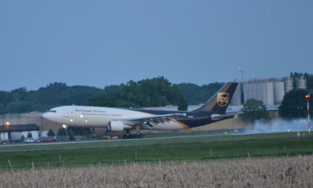 Airbus A300F4-600 (N150UP) - Landing KFSD - 6-5-2012