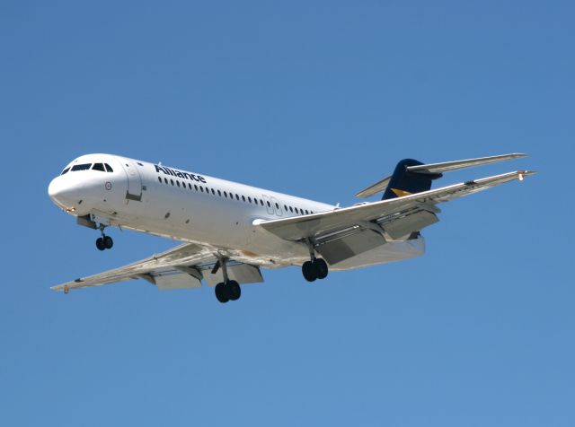 Fokker 100 (VH-XWP)