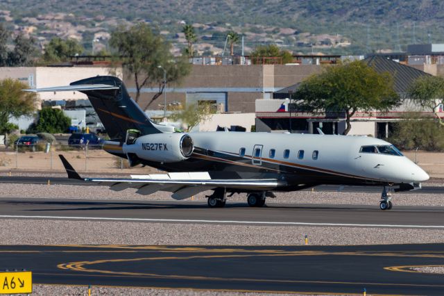 Bombardier Challenger 300 (N527FX)