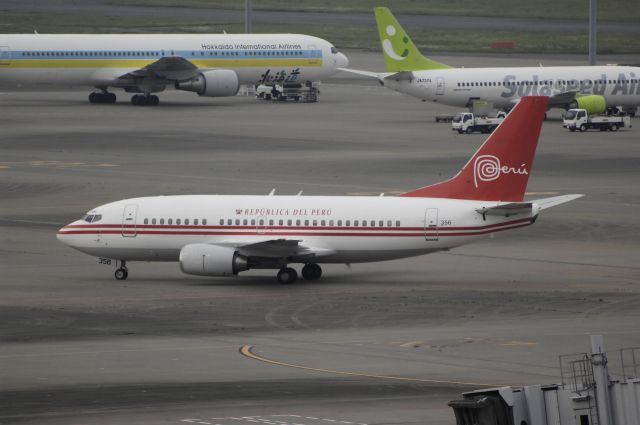 Boeing 737-500 (FAP356) - Taxi to VIP Spot at haneda Intl Airport on 2012/05/08 "VIP Flight"