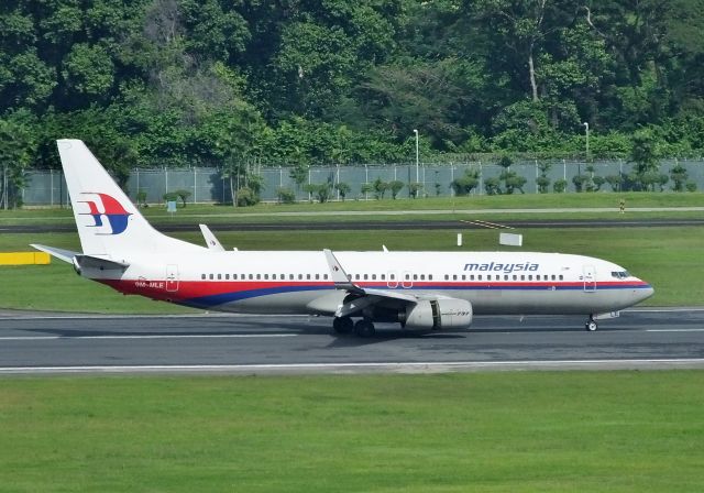 Boeing 737-800 (9M-MLE) - Landing at SIN (2016/11/02)