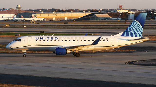 EMBRAER 175 (long wing) (N614UX)